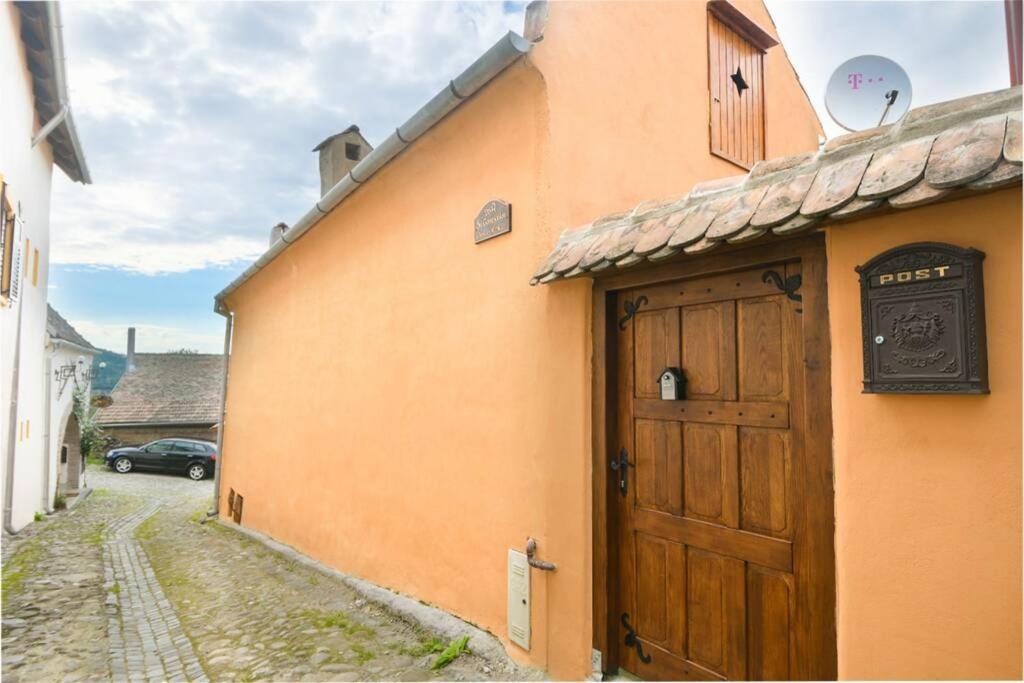 Casa Loerinczi בית נופש *